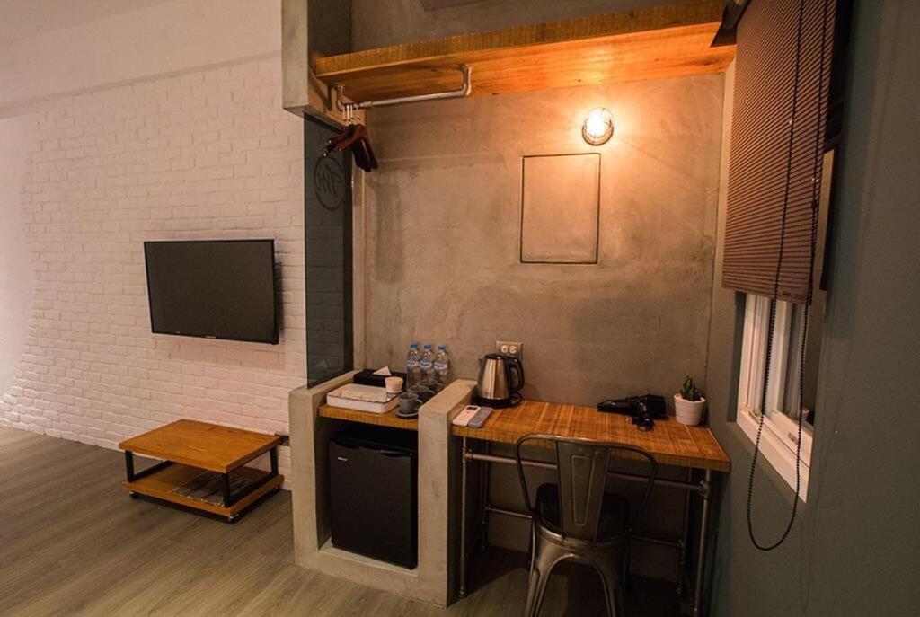 廷海特潮流民宿 L 近鐵花村 L 自助入住 Taitung Exterior photo