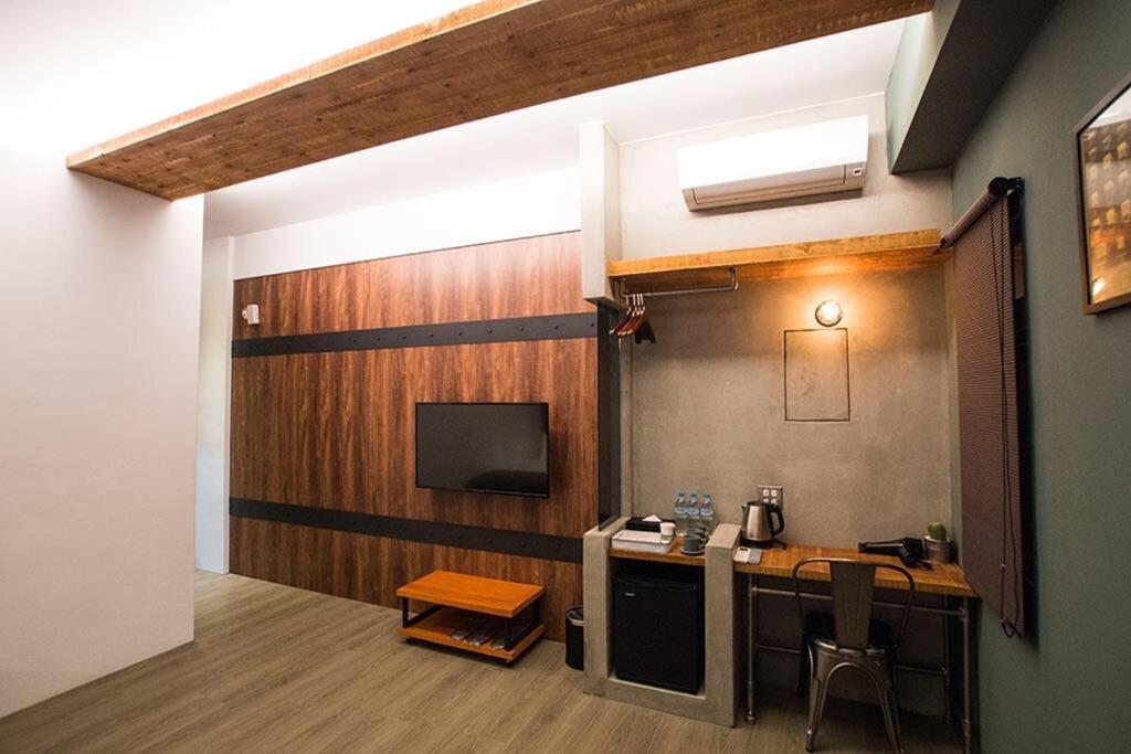 廷海特潮流民宿 L 近鐵花村 L 自助入住 Taitung Exterior photo
